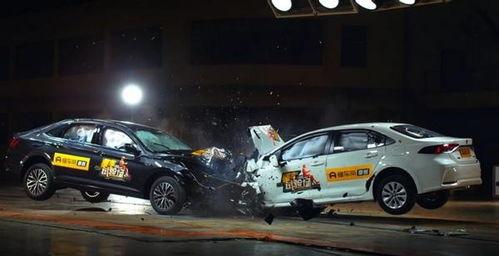 国产车对撞鬼子车视频